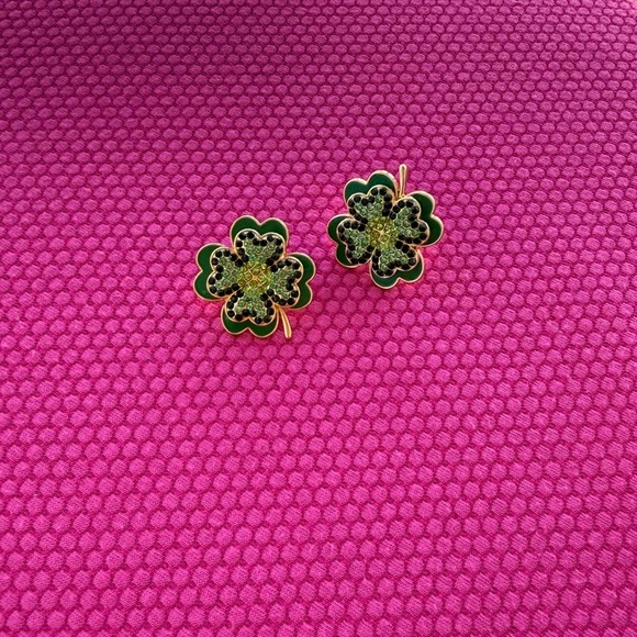Gold Four-Leaf Clover Earrings – A Symbol of Luck & Elegance 🍀 - Picture 1 of 6